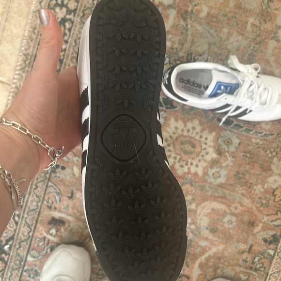 Adidas Samoa men’s 7.5 ladies 8.5. Worn once. - Picture 3 of 4